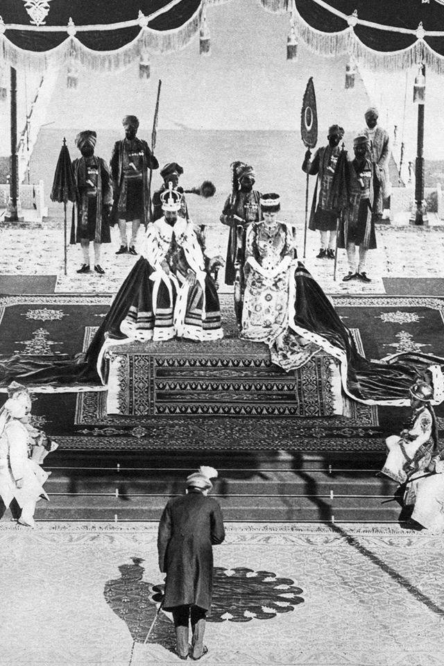 Le roi George V, la reine Mary en Inde