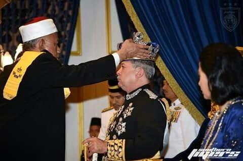 Couronnement du sultan de Johor en 2015
