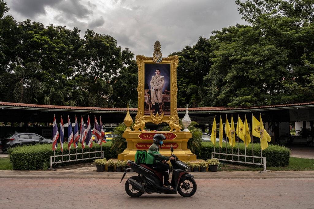 Portrait du roi Rama X à Bangkok