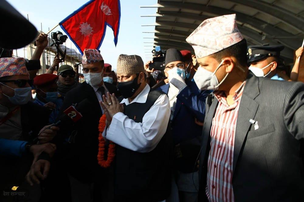 Arrivée du roi Gyanendra en Inde