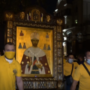 Monarchistes portant une icône de Nicolas II