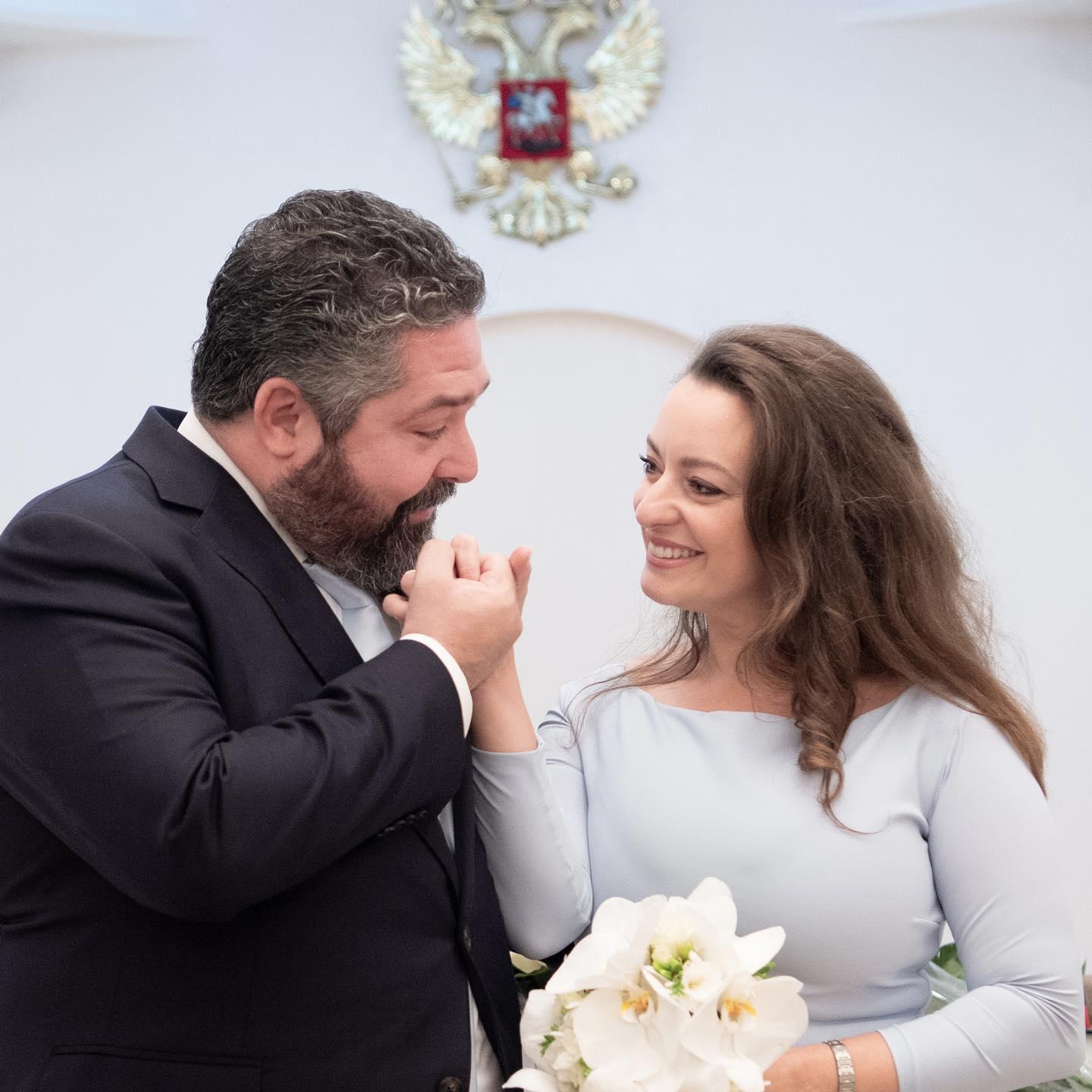 Mariage civil du grand-duc Georges Romanov et de Rebecca Bettarini @DavidNivière
