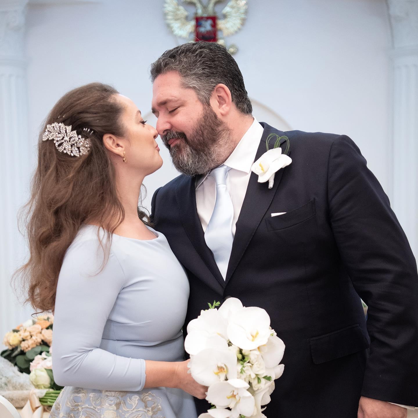 Mariage civil du grand-duc Georges Romanov et de Rebecca Bettarini @DavidNivière