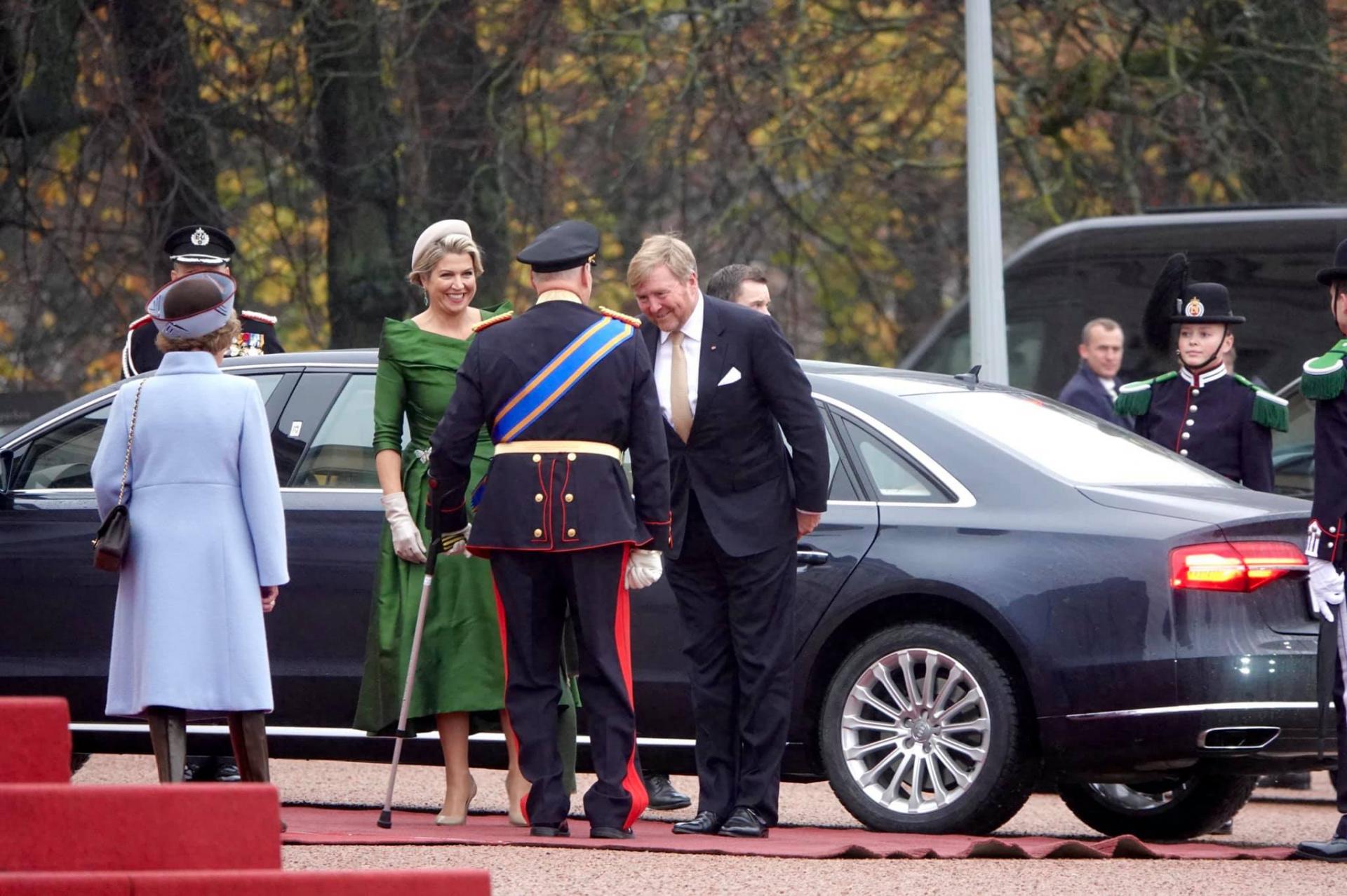 Le roi Willem-Alexander et la reine Maxima accueillis par le roi Harald V et son épouse @Koninklijk Huis