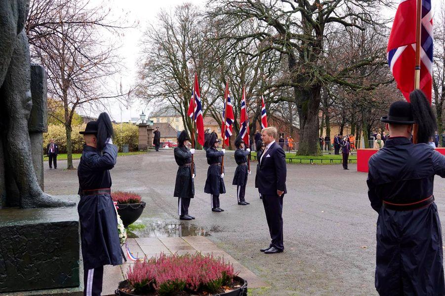 Hommage du roi Willem-Alexander aux morts tombés au champ d'honneur @Koninklijk Huis