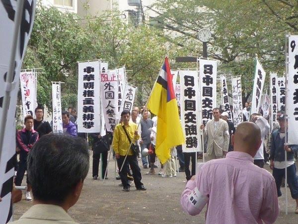 Monarchistes chinois ou japonais ?