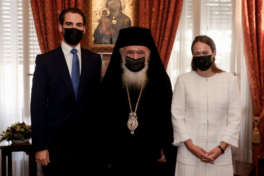 Le prince Philippos et son épouse Nina Nastassja Flohr ont rencontré hier l’archevêque d'Athènes et de toute la Grèce, Ieronymos.