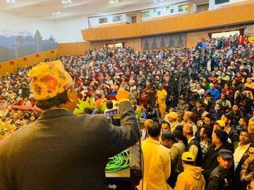 Kamal Thapa devant les monarchistes réunis en congrès