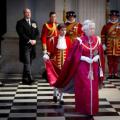 Elizabeth ii a une cremonie de nomination des obe