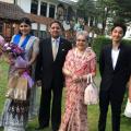 La famille royale, Gyanendra Shah et ses deux petits enfants