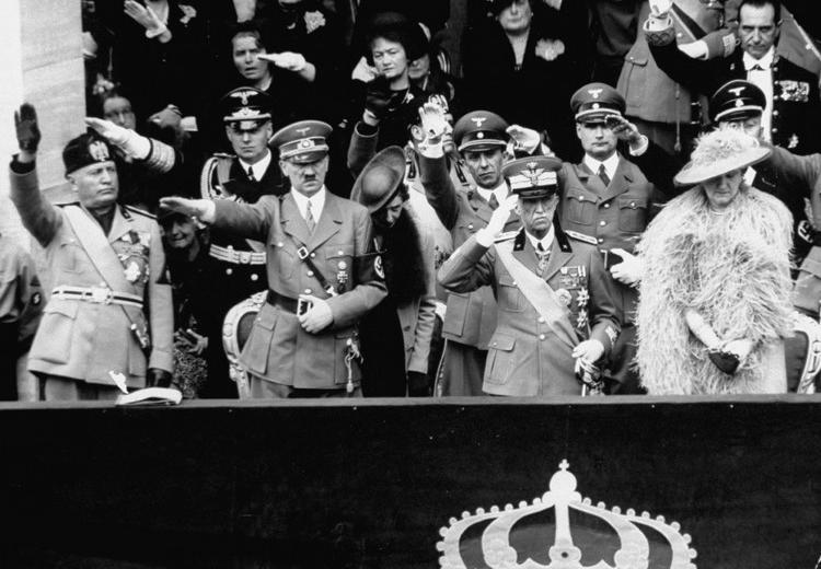 Le Duce Mussolini, Hitler et le roi Victor- Emmanuel III