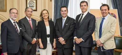 Juan jose marcilla de teruel moctezuma y valcarcel deuxieme a partir de la gauche et louis de bourbon deuxieme a partir de la droite