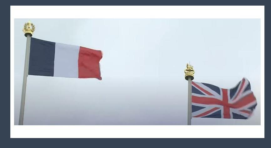 La France et le Royaume-Uni flottant côte à côte