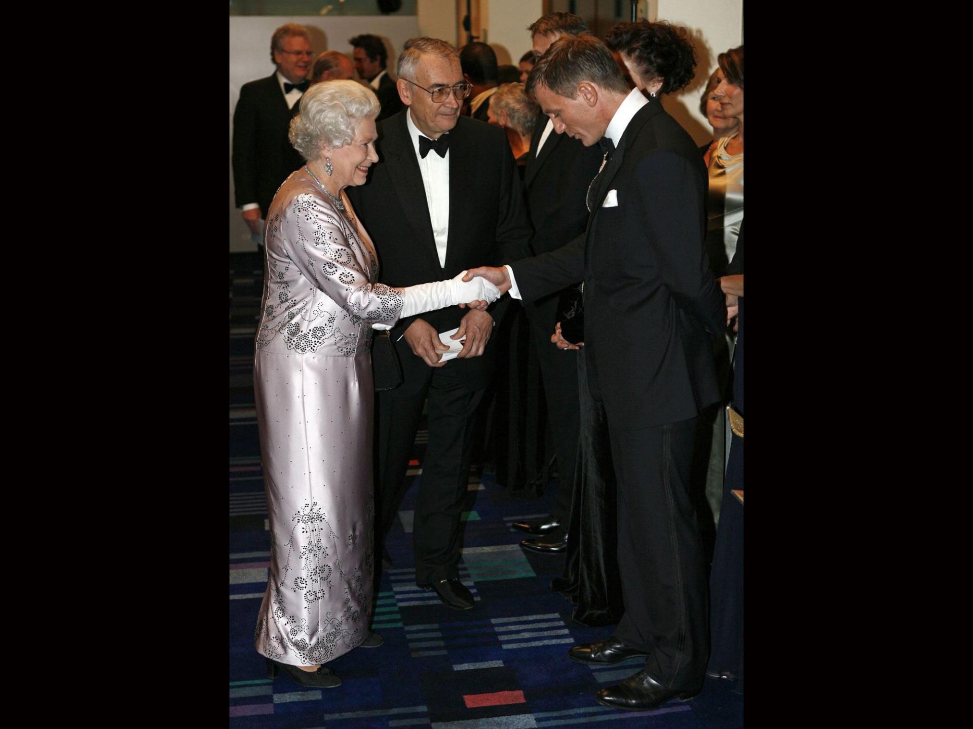 La reine avec daniel craig