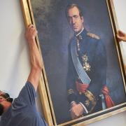 Le portrait du roi juan carlos enleve du parlement de navarre