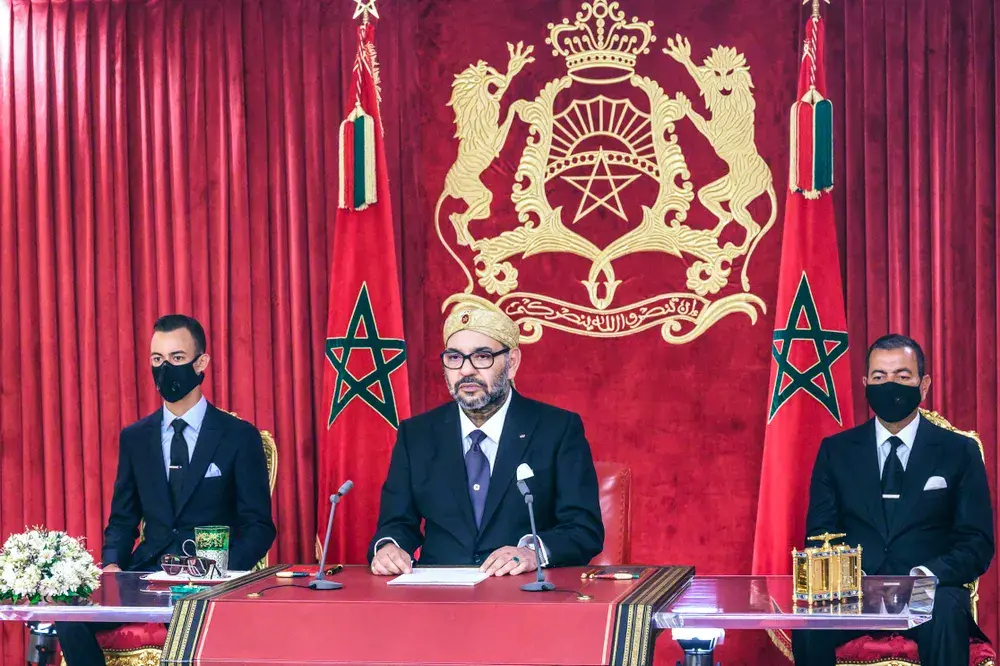 Le roi du Maroc Mohammed  VI, son frère le prince Moulay Rachid et son fils le prince héritier Moulay Hassan  afp