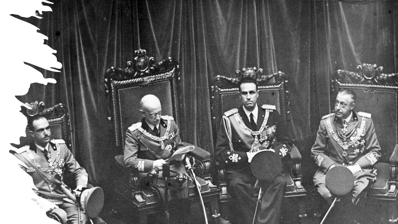 Le roi Victor-Emmanuel III (deuxième à gauche ) au parlement avec le prince Umberto (premier a gauche )