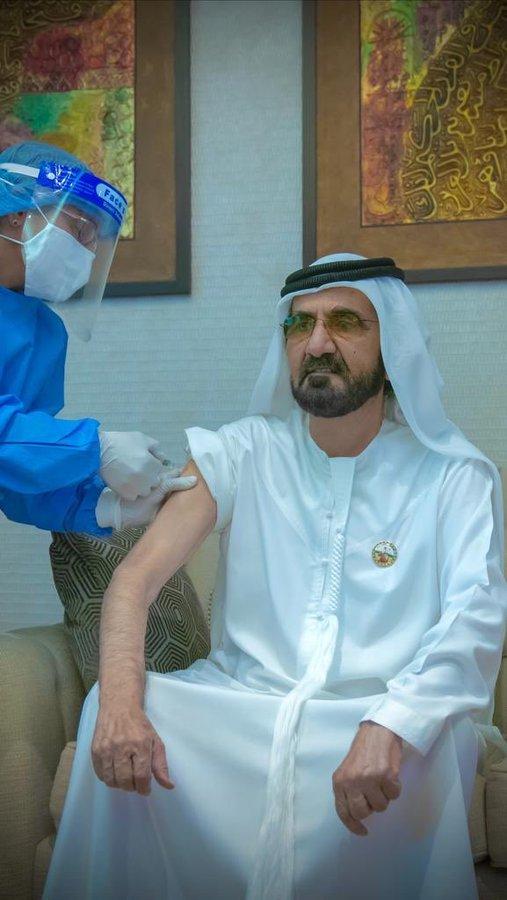 Le souverain de dubai se fait vacciner