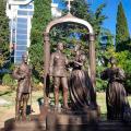 Monument erige en hommage a la famille romanov