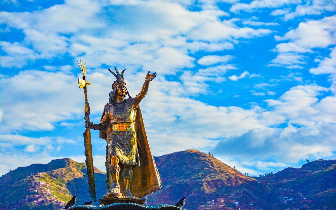 Monument érigé en hommage à l'Inca Pachacutec