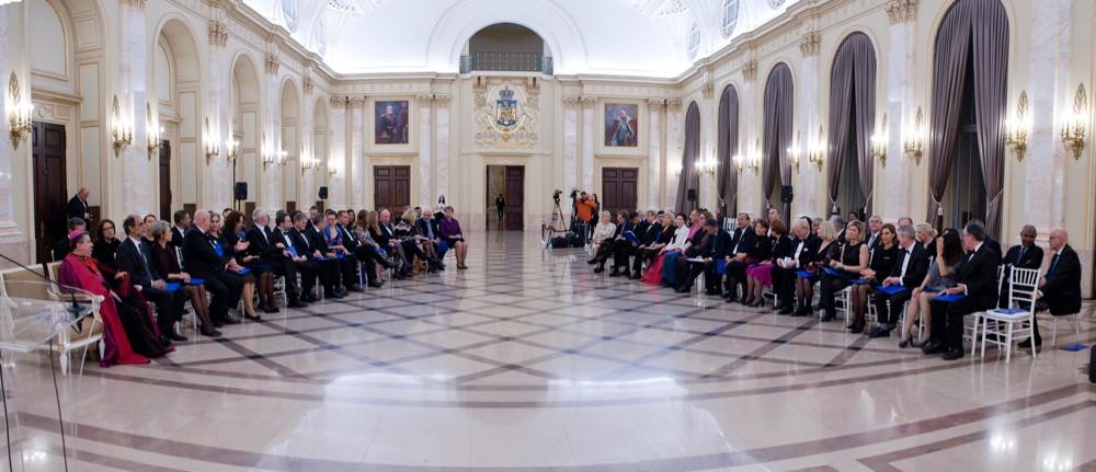 Reception des ambasadeurs au palais elizabeth. photoFamiliaregalea