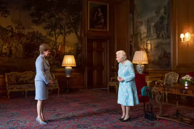 Nicola Sturgeon et la Reine Elizabeth II/PA