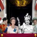 La reine Elizabeth II dans le temps