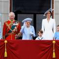 La reine Elizabeth II au balcon de Buckingham