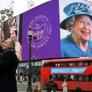 Affiche de la reine Elizabeth II @RevueDynastie
