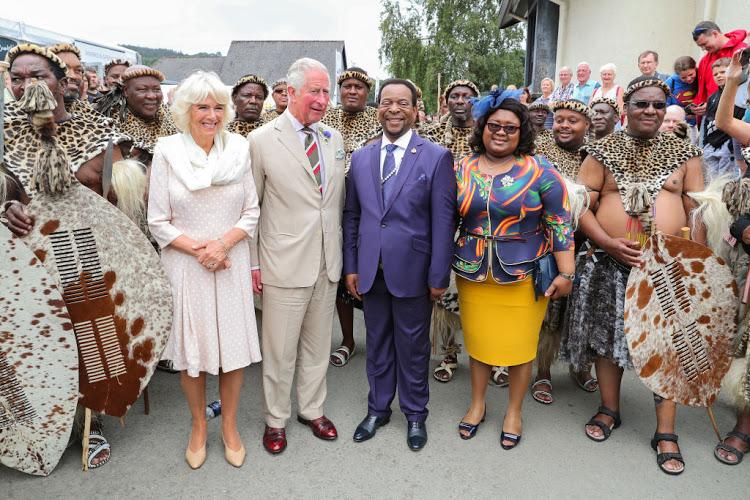 Le roi Goodwill Zwelithini kaBhekuzulu avec le prince de Galles et la duchesse de Cornouailles