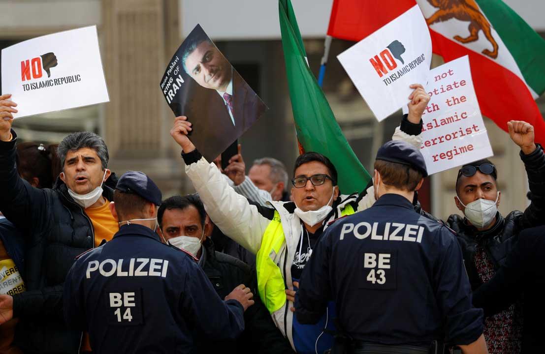 Monarchistes iraniens à Vienne Photo@KayanLondon